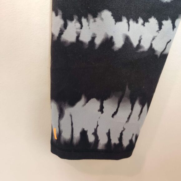 Lucy Activewear Maternity Leggings Capri Tie Dye - Picture 8 of 9